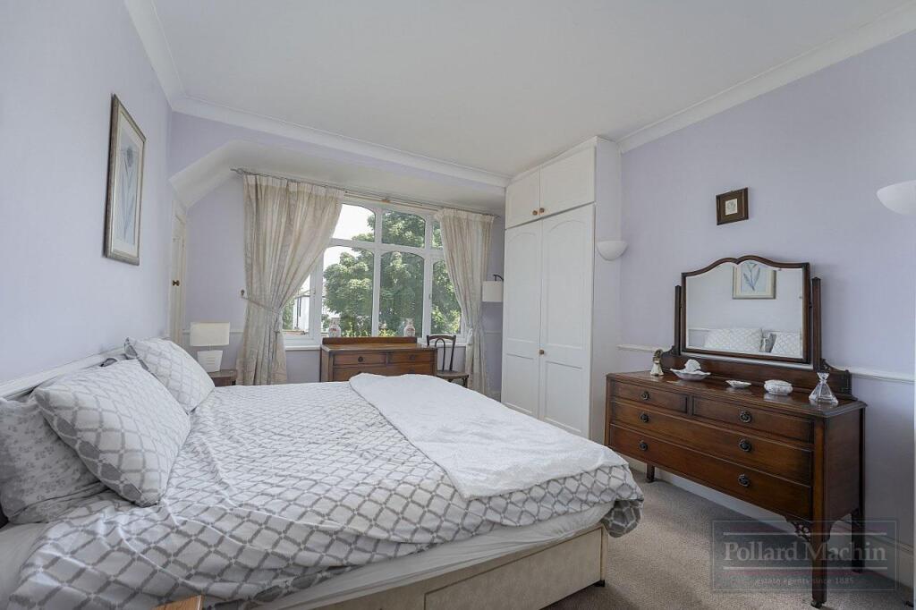 House in Croydon - More