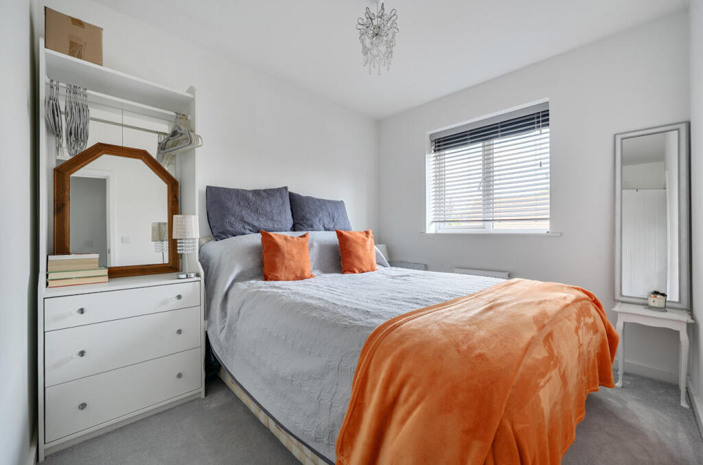 Porthcawl Drive, Binfield, Bracknell, Berkshire, RG42 - More