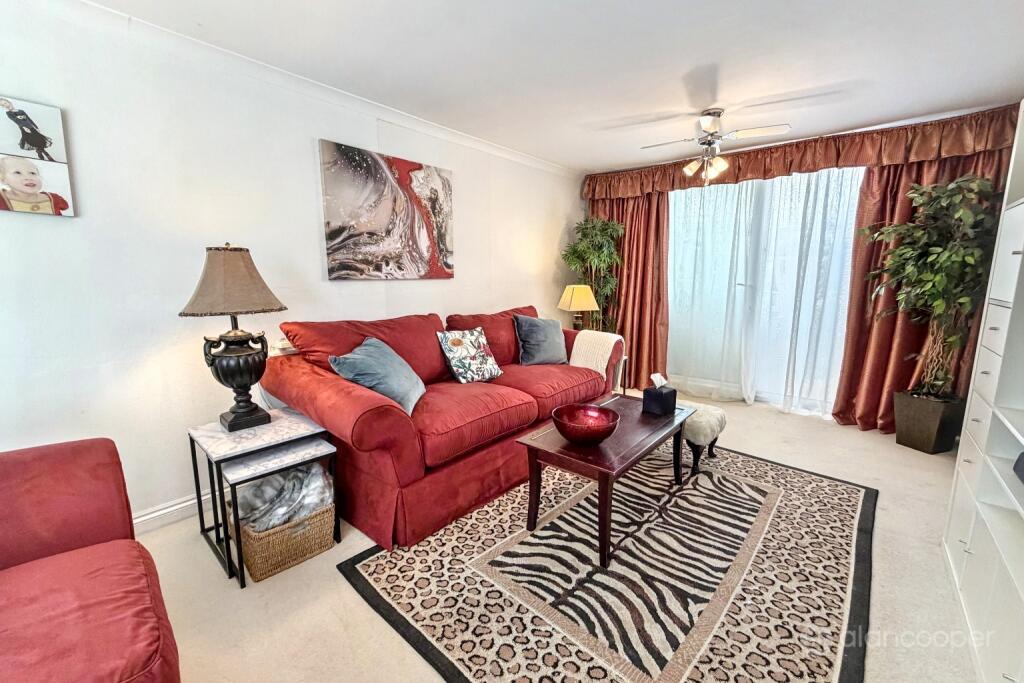 House in Nuneaton and Bedworth, Warwickshire - View 3