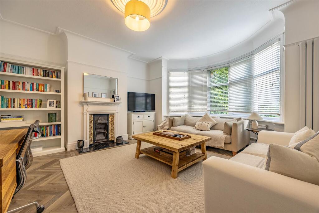 House in Southend-on-Sea, Leigh-on-Sea - View 2
