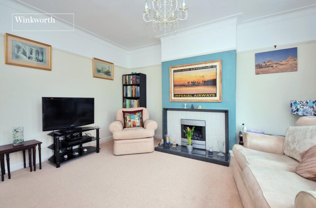 House in London, Royal Borough of Kingston upon Thames - View 5