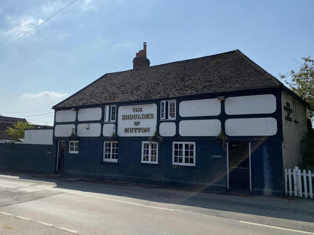 Main image of property: Shoulder of Mutton, Playhatch, Reading, RG4 9QU