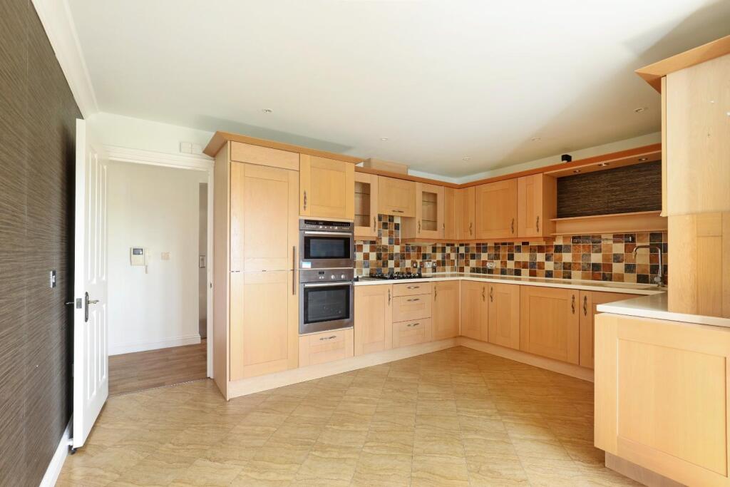 Apartment in Gloucester - View 5