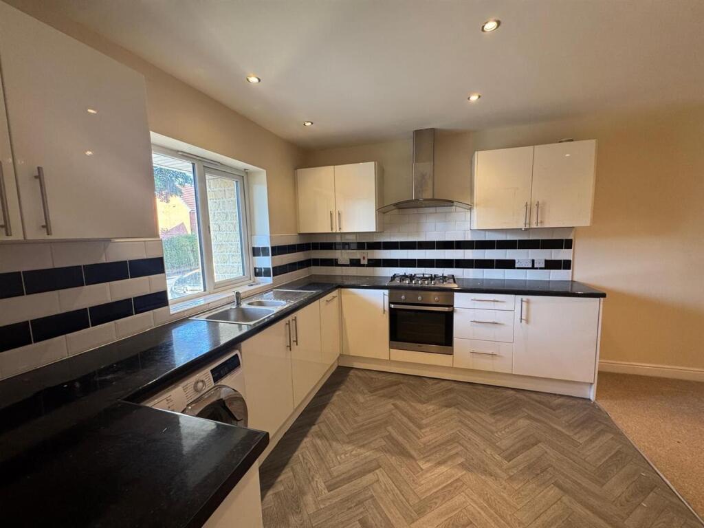 House in Kirklees, Kitson Hill, Battyeford - View 2