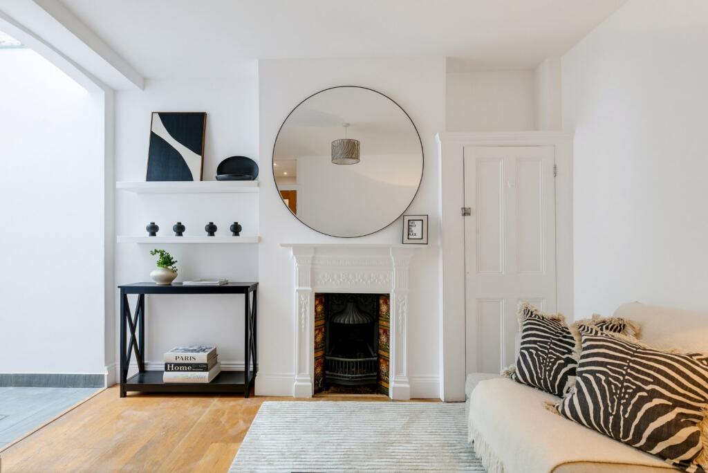House in London, Walham Green, West Kensington - More