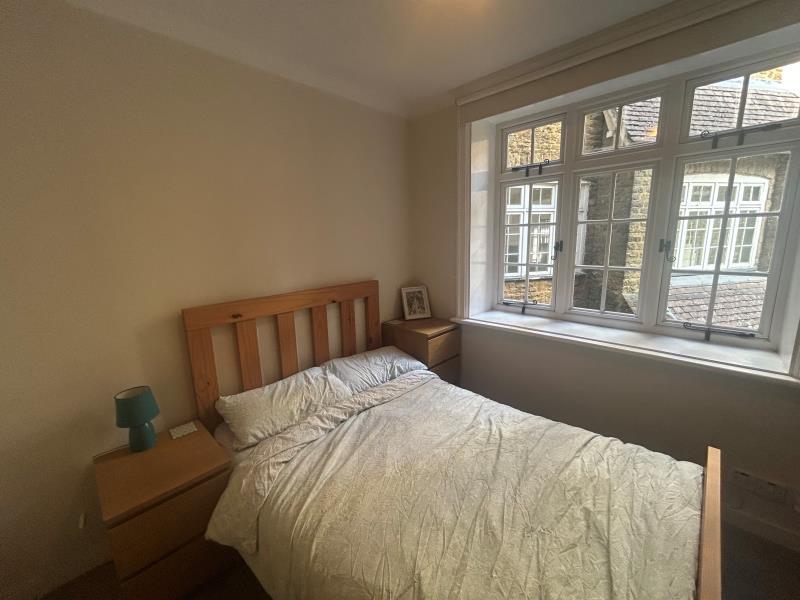 Apartment in Guildford, Surrey - More