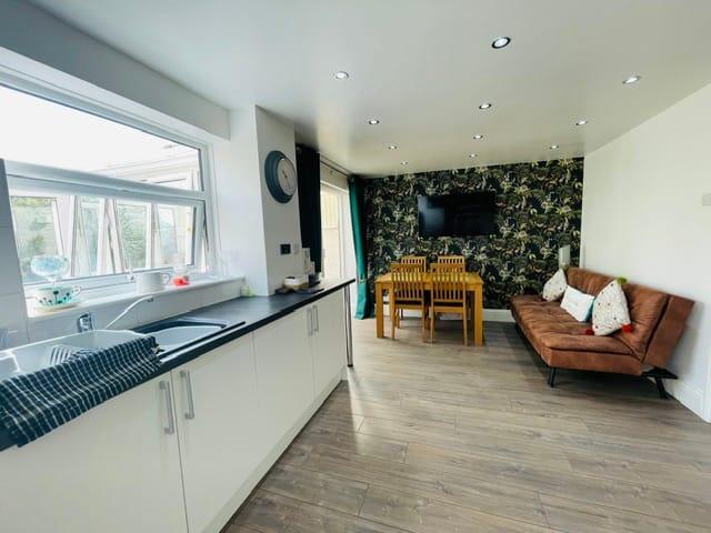 House in Sandwell, West Midlands - View 4
