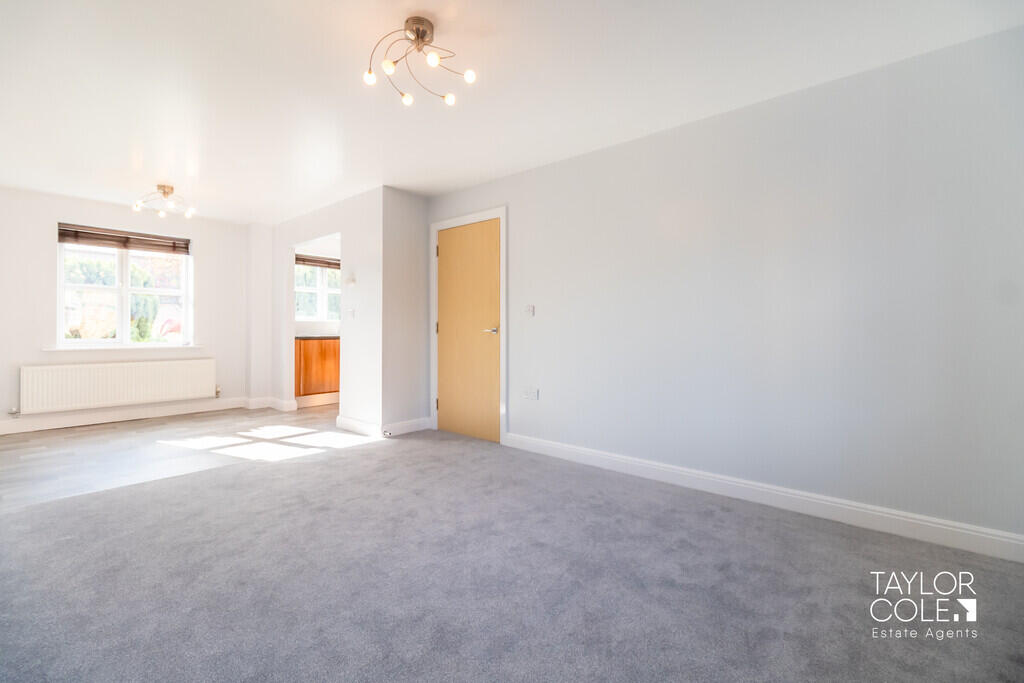 Apartment in Tamworth, Staffordshire - More