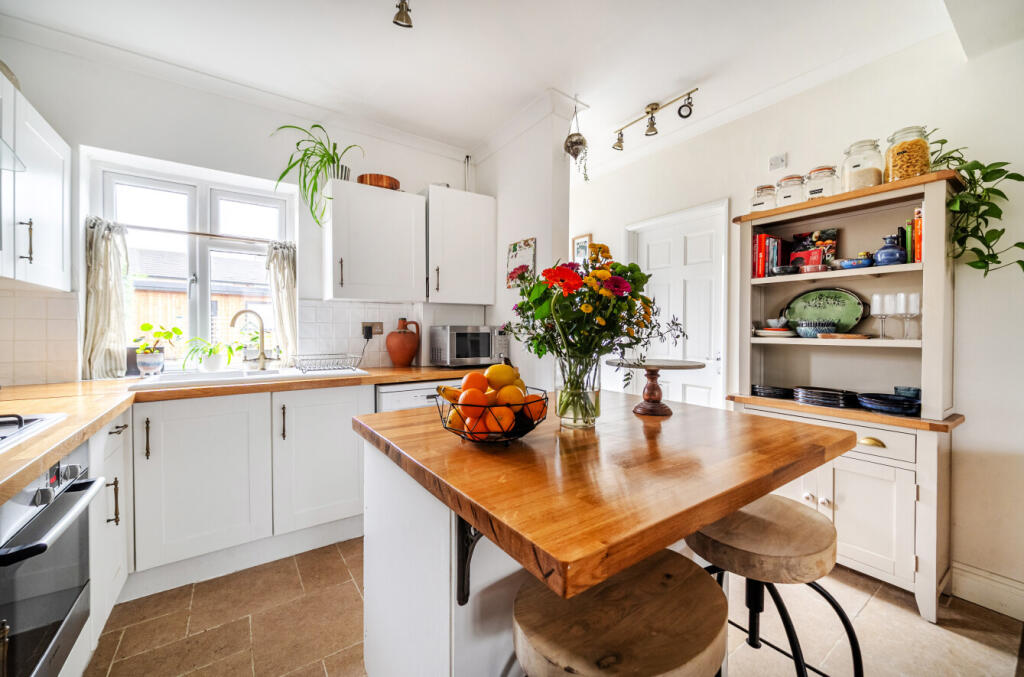 West Crescent, Windsor, Berkshire photo 3