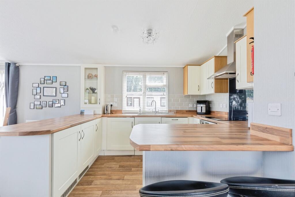 House in Stratford-on-Avon, Stratford-upon-Avon - View 2