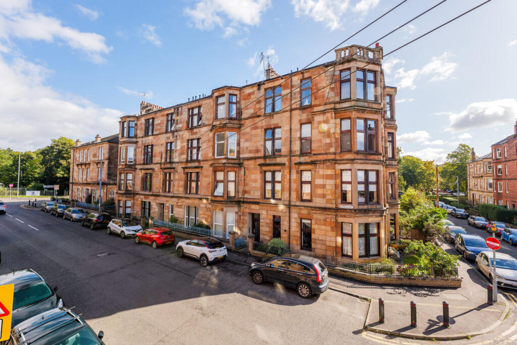 2-bed flat on 0/2, 17 Deanston Drive, Shawlands, G41 3AF, £175,000