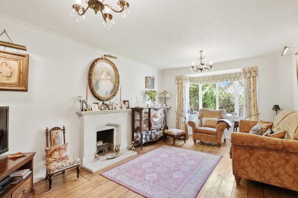House in Tandridge, Hurst Green, Oxted - View 4