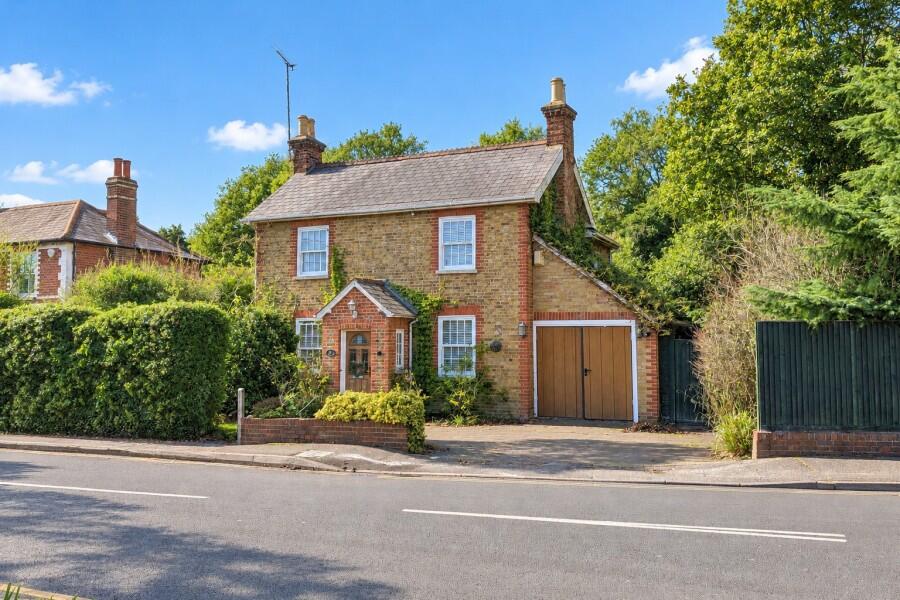 Main image of property: Knaphill, Surrey, GU21
