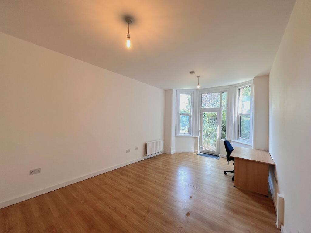 Apartment in Southampton - View 2