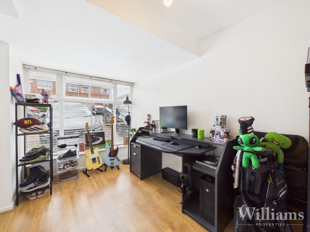 House in Aylesbury, Buckinghamshire - More