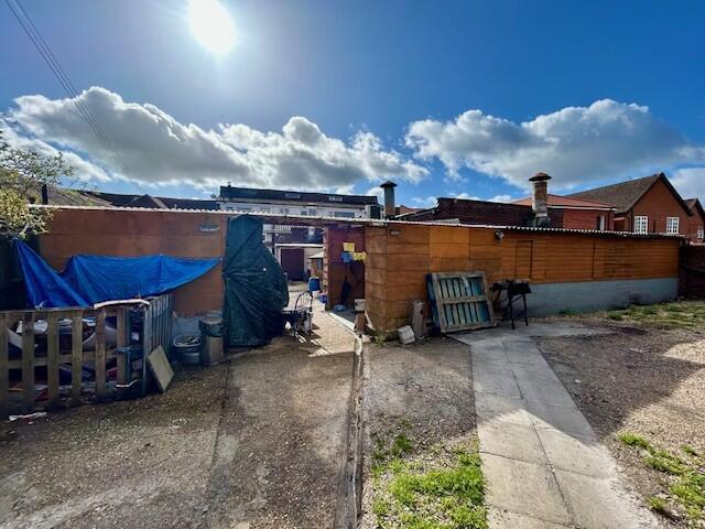 Main image of property: 5 High Street, Thatcham, Berkshire, RG19 3JG