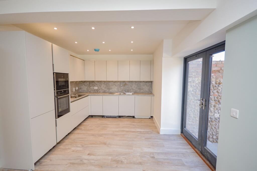 A Beautifully Presented Home in Fakenham photo 2