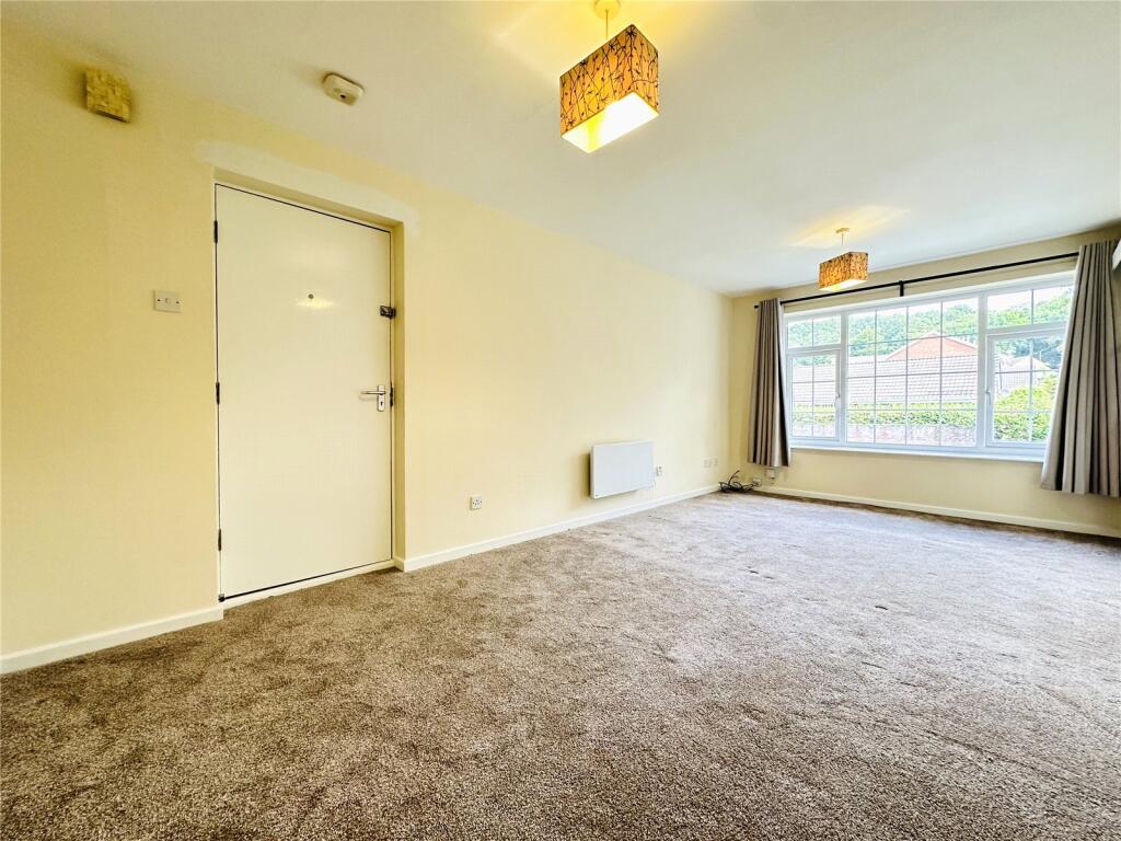 Apartment in Leeds, Hawksworth - View 5
