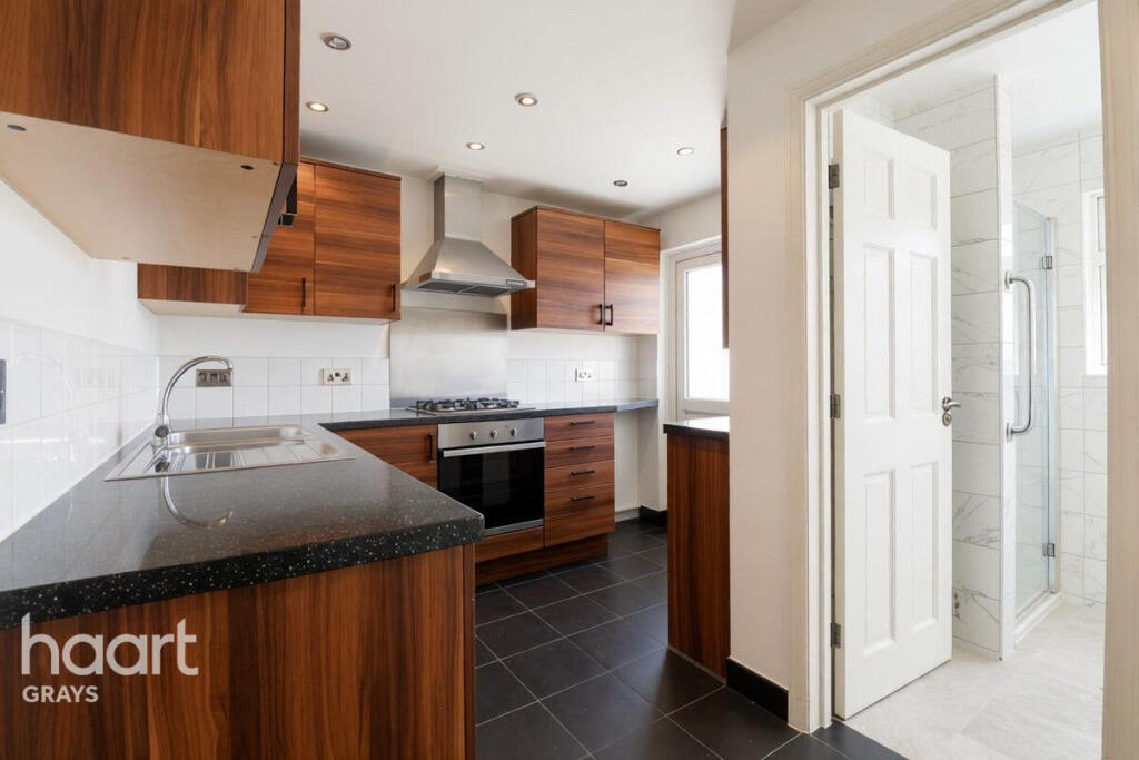 House in Thurrock, Essex - View 4