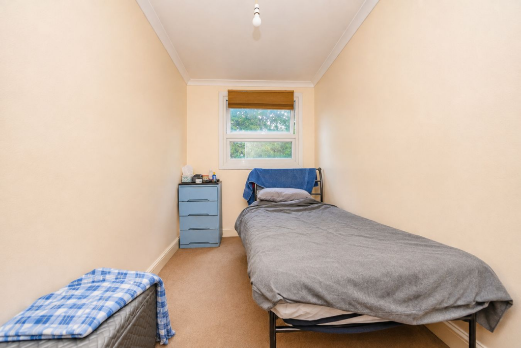 Apartment in Dacorum, Hertfordshire - More