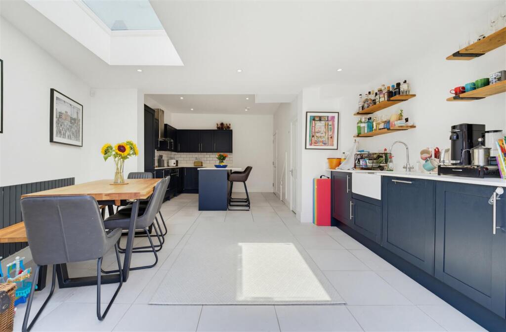 House in London - View 5