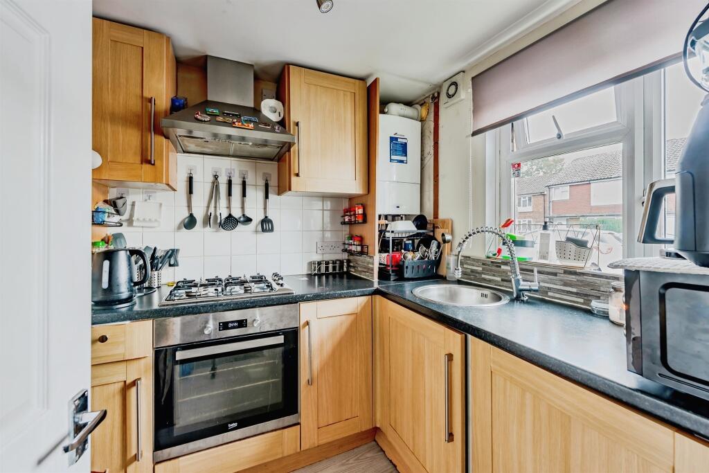 Apartment in Reigate and Banstead, Horley - View 4