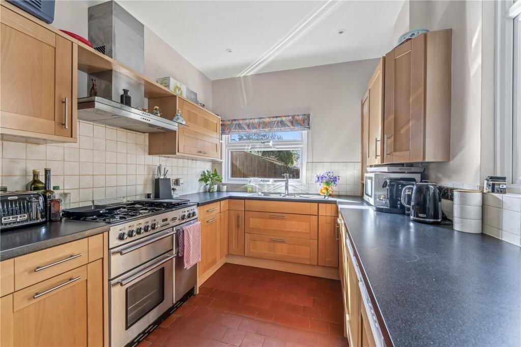 Broom Road, Teddington, TW11 photo 3
