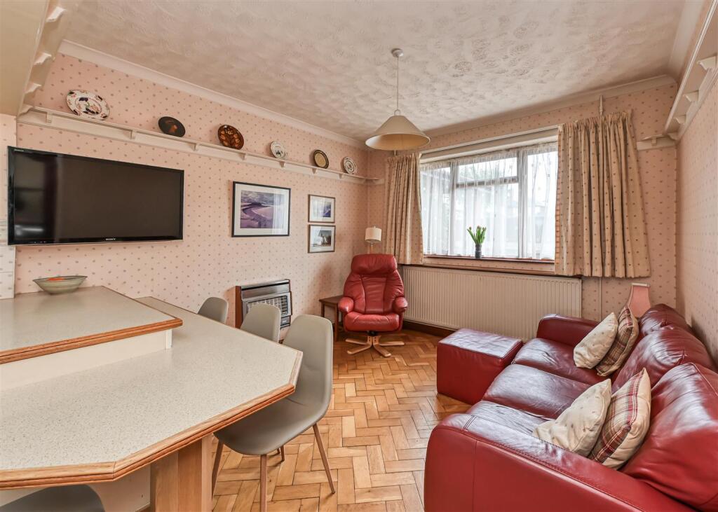 2 Westfield Grove, Finchfield, Wolverhampton, WV3 8EX - More