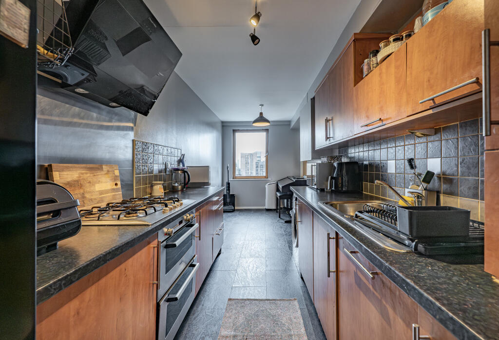 Flat 3/3, 308 Old Rutherglen Road, Glasgow, G5 - More