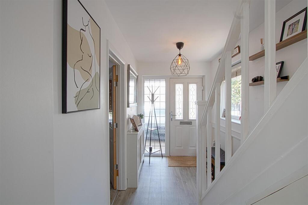 House in Basildon, Great Burstead and South Green - More