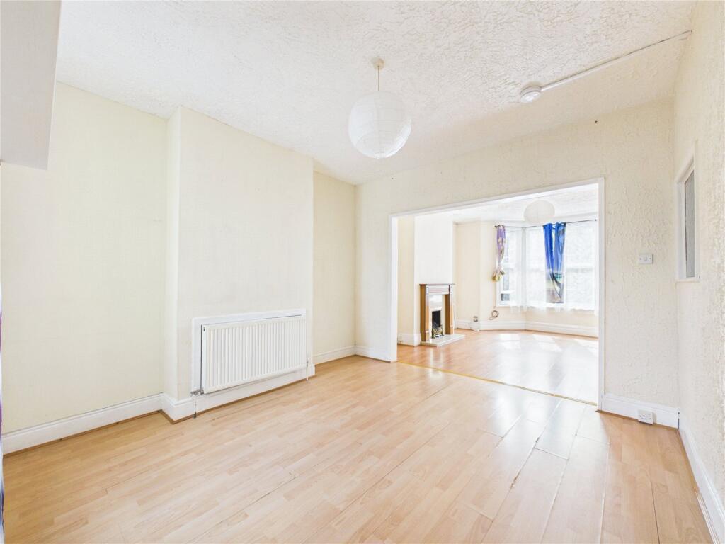 House in Bristol, Crew's Hole, St George - View 2
