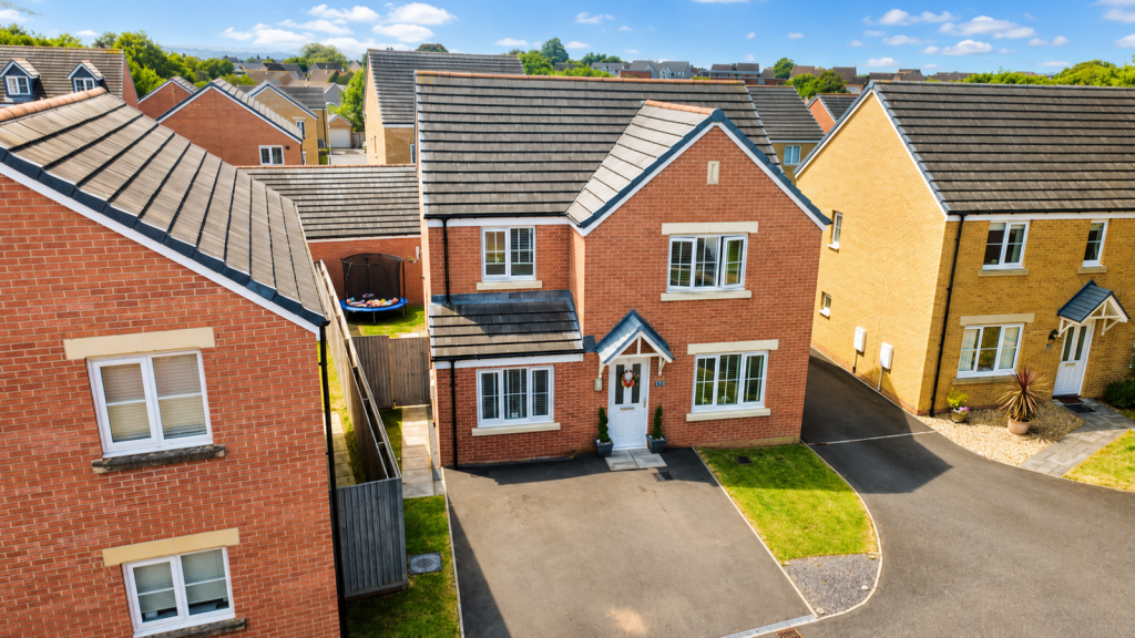 4-bed detached on Maes Y Glo, Llanelli, Carmarthenshire SA14, £325,000