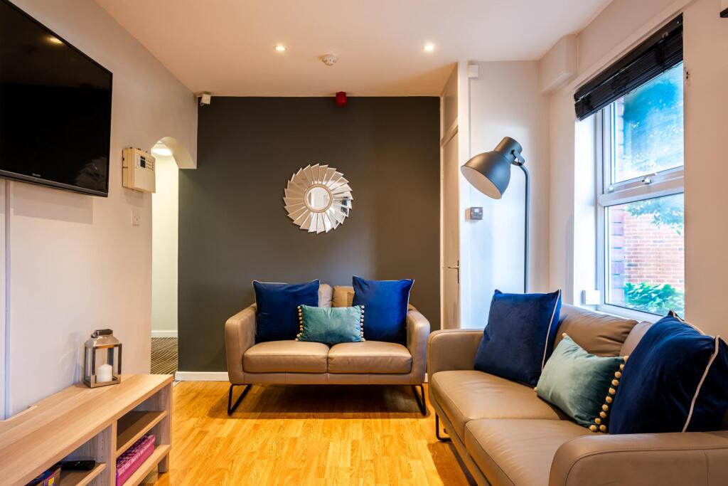 House in Leeds - View 2
