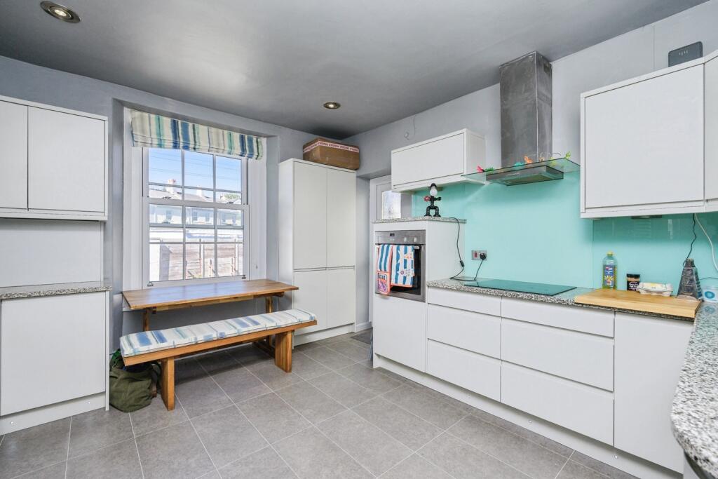 Apartment in Plymouth - More