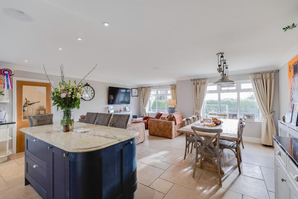 Llansannor, Nr Cowbridge, Vale of Glamorgan, CF71 7RX photo 4
