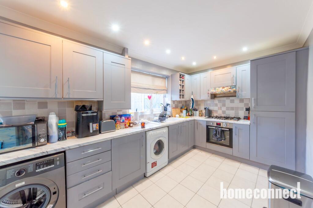 House in Epping Forest, Loughton - View 2