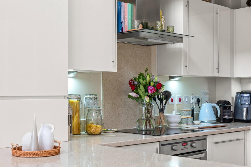 Apartment in Redhill - View 5