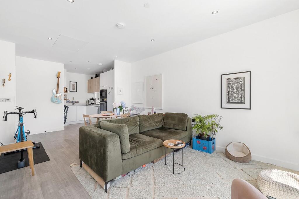 Apartment in London - View 5