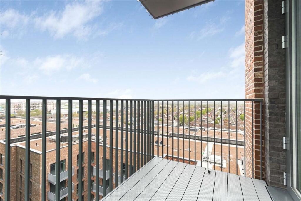 Apartment in Southall, London Borough of Ealing - View 4