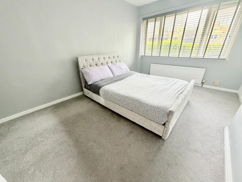 House in Huddersfield, Gilthwaites Estate, Denby Dale - View 3