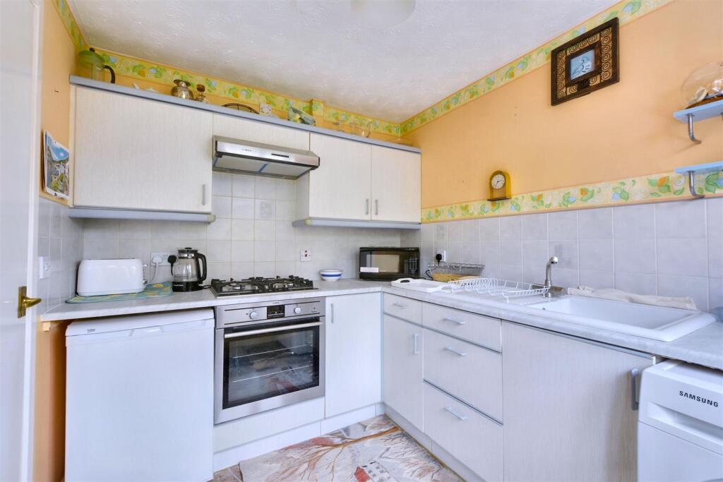 House in Gedling, St. Albans - View 3