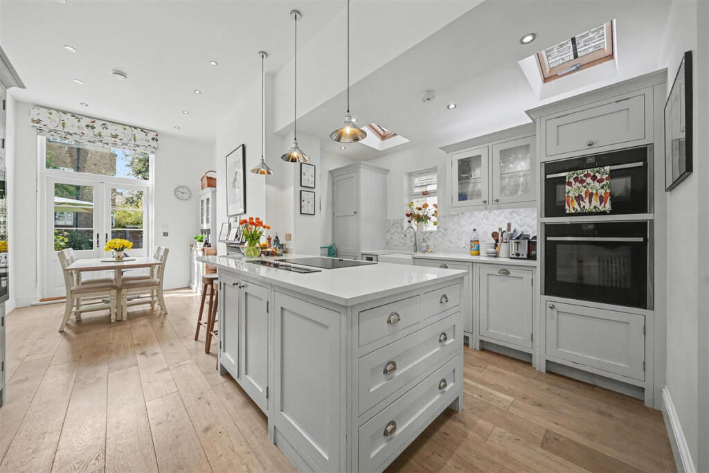 Apartment in London - View 3