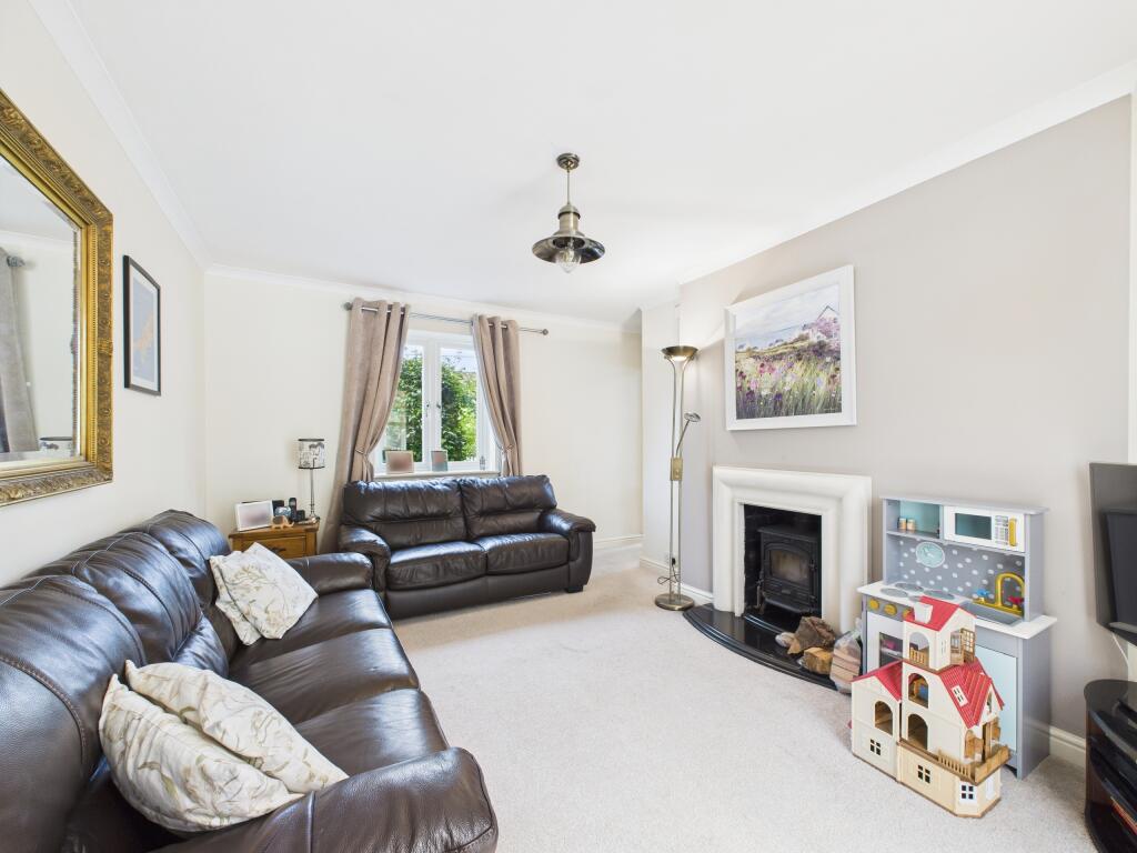 Blenheim Close, Thame Road, Longwick, Princes Risborough, Buckinghamshire photo 2