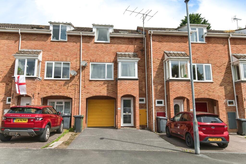 3-bed detached on Gloucester Road, Exeter, £280,000