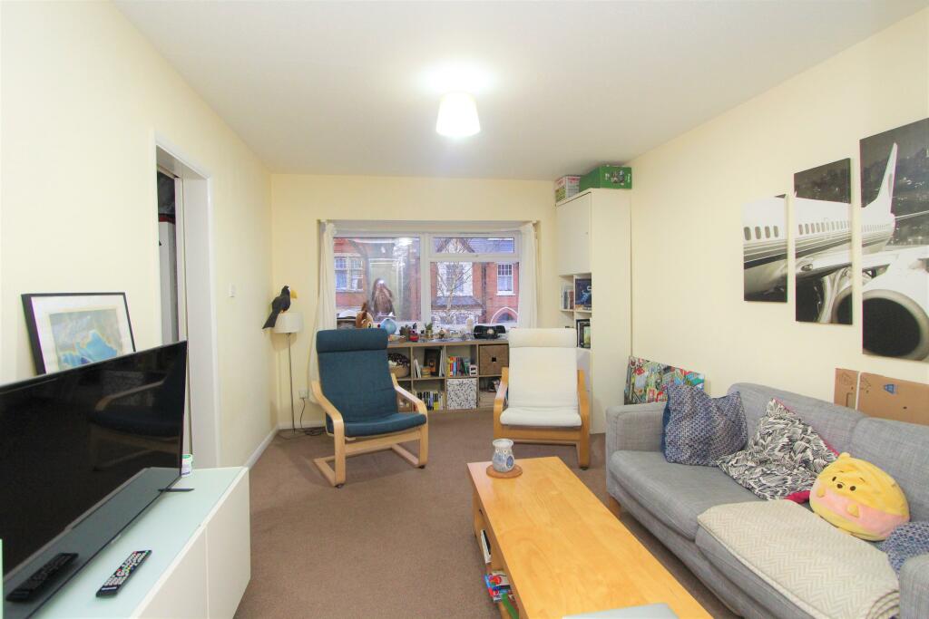 Main image of property: Kings Avenue, Ealing, UK, W5
