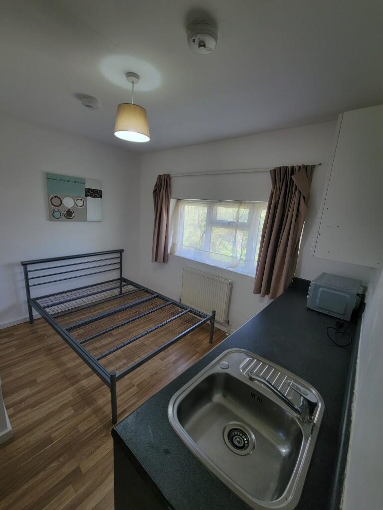 Main image of property: Shillitoe Avenue, Potters Bar, Hertfordshire, EN6
