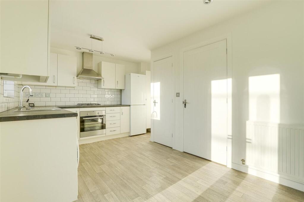 House in Rushcliffe, NG 2, Compton Acres - View 5
