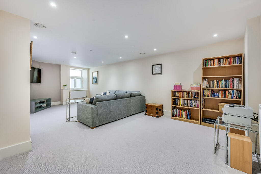 Apartment in Chelmsford - View 4