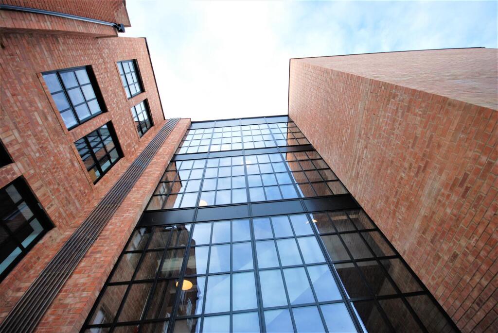6 bedroom flat for rent