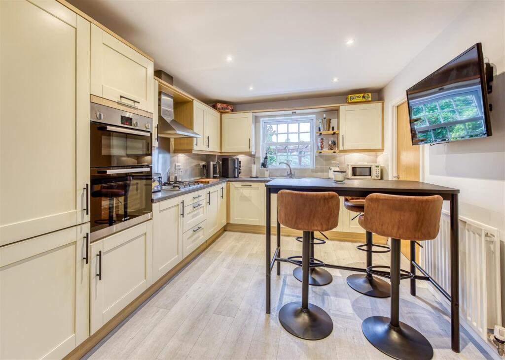 49 Deacons Field, Brewood, Stafford, ST19 9GA photo 4